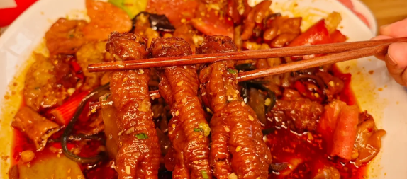 開(kāi)冒菜店到底賺不賺錢？帽牌貨冒菜來(lái)告訴你
