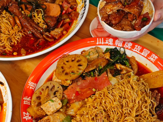 冒菜店沒人氣？帽牌貨教你幾招，顧客坐滿店